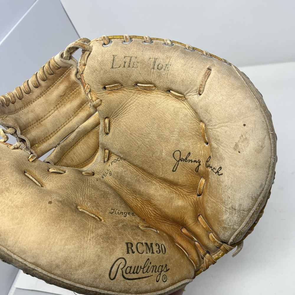 Vintage Johnny Bench Rawlings RCM 30 Catchers Mitt Glove Professional Model RHT